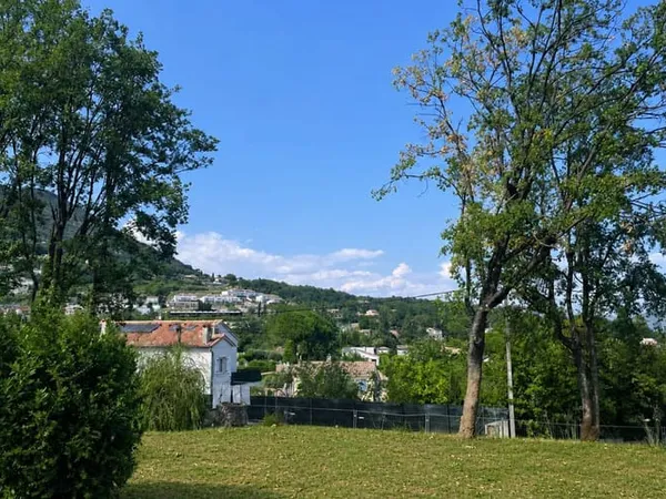 Terrain 746 m²
