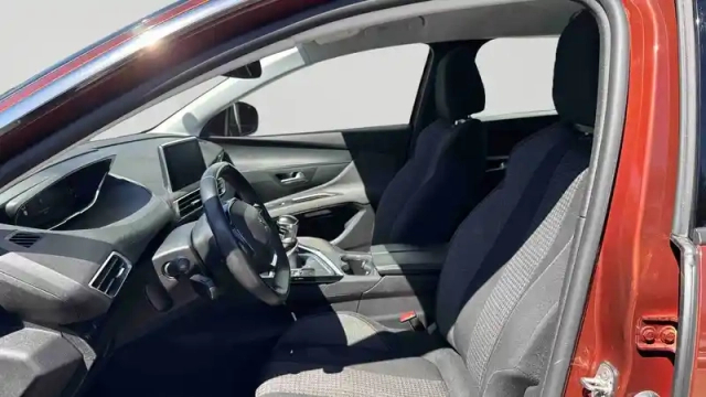Peugeot 5008 puretech 130ch s&amp;s bvm6 — photo 13