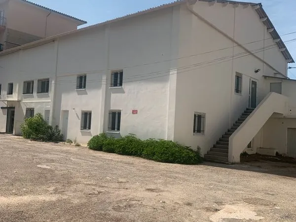 Grands locaux pro meubles