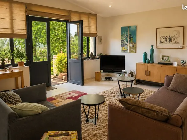 Maison de ville 4 pièces 149 m² entièrement rénovée avec terrain et garage
