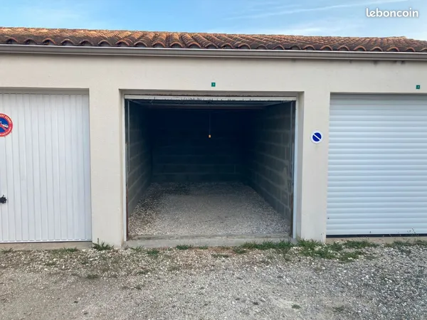 LOUE Garage/Box 13 m2 aux Minimes à La Rochelle