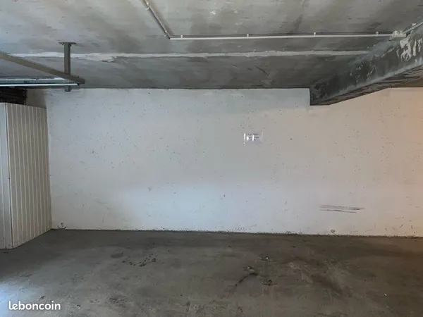 Place de parking en sous sol secteur Rosay