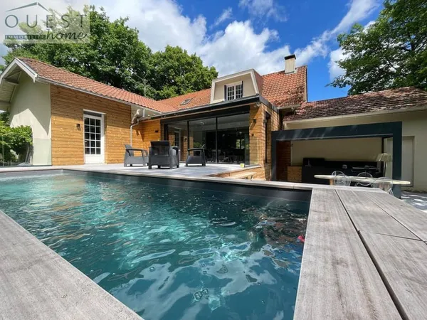 Maison 8 pièces 230 m²