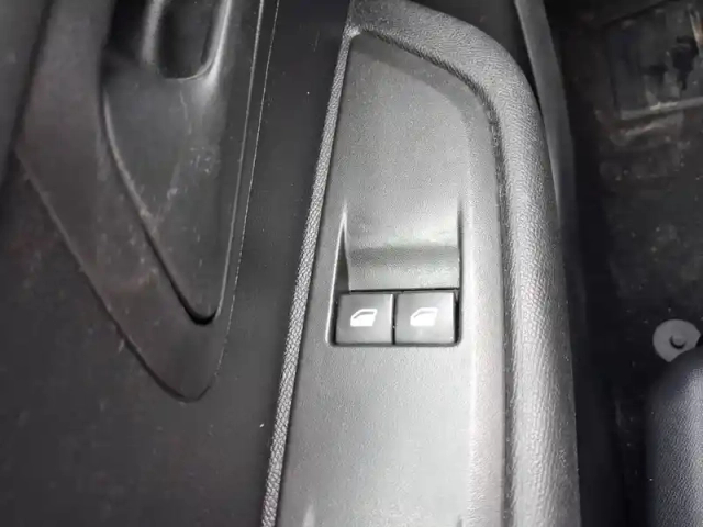 Peugeot 208 puretech 75 s&amp;s bvm5 — photo 18