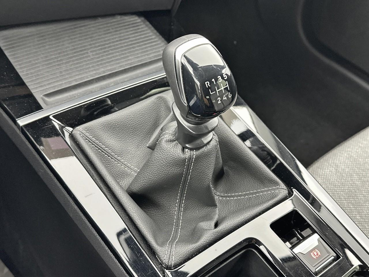 Opel Astra 1.2 turbo 130 ch bvm6 elegance — photo 29