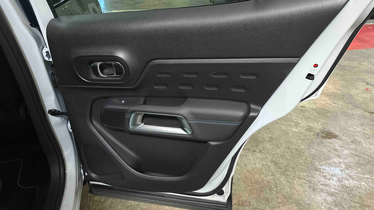 Citroen C5 Aircross Hybride 136 e-DCS6 — photo 23