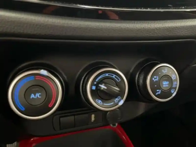 Toyota Aygo X 1.0 vvt-i 72ch design my24 — photo 11
