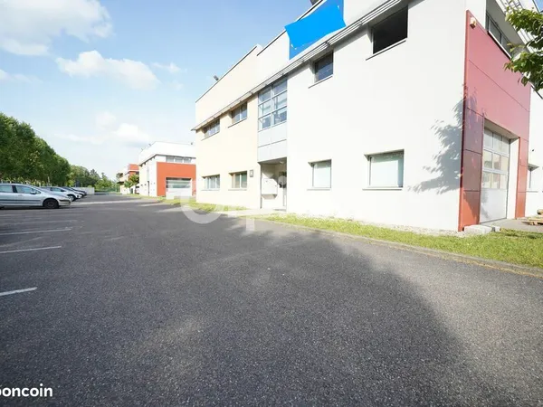 Bureau 97 m²