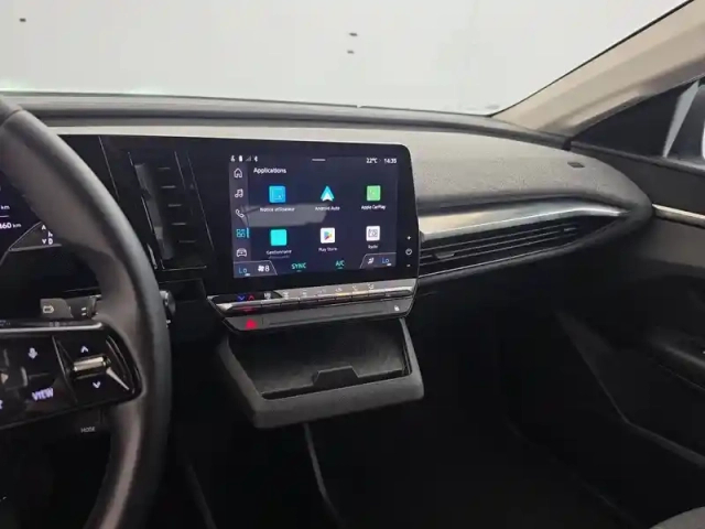 Renault Megane e-tech ev60 130ch super charge — photo 68