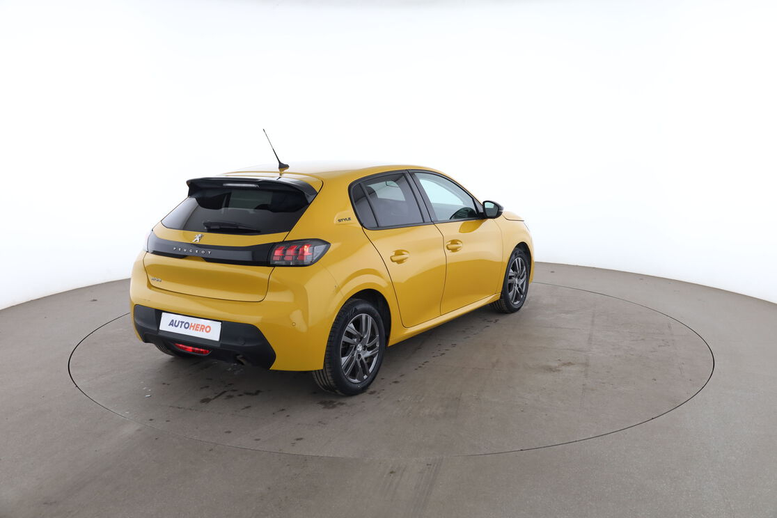 Peugeot 208 1.2 PureTech Style EAT8 — photo 5
