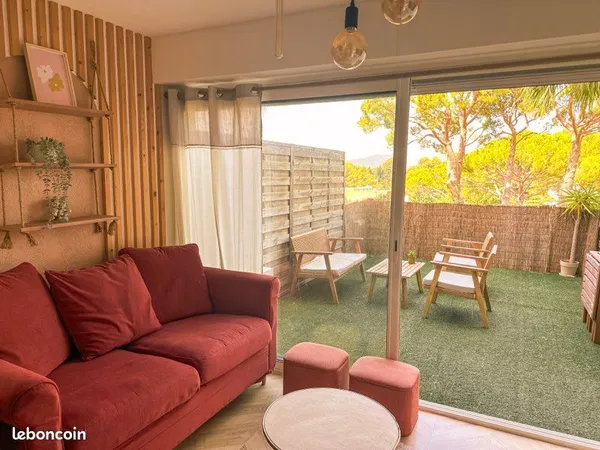 Studio meublé avec grande terrasse à La Ciotat secteur Baie des Anges, Arène Cros