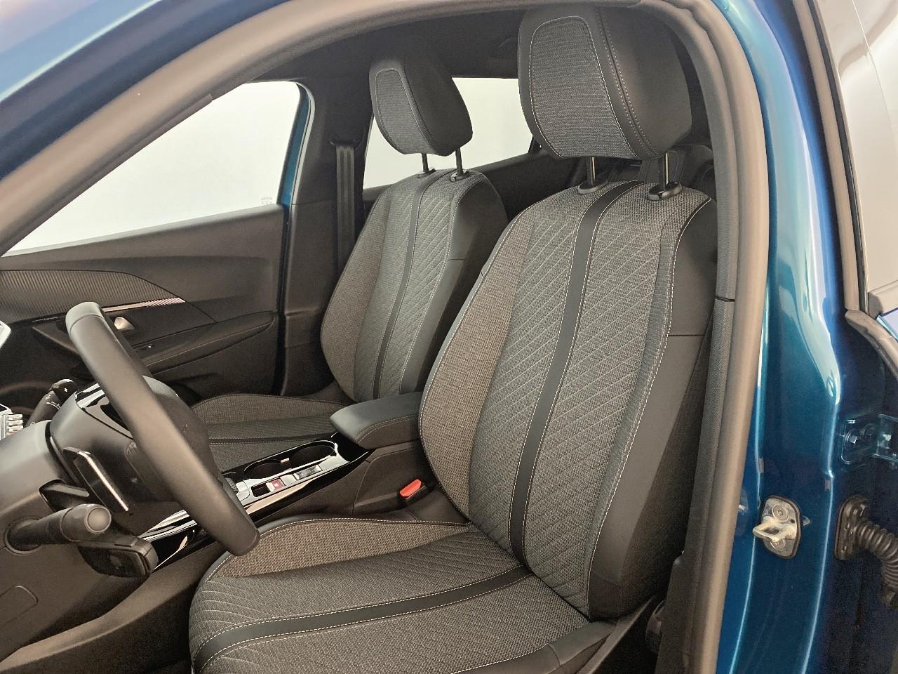 Peugeot 2008 hybrid 145 ch e-dcs6 allure — photo 9