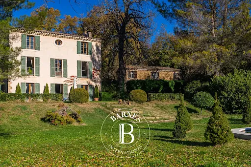 Propriété 9 pièces 260 m²