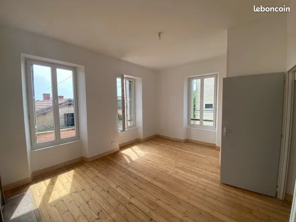 à louer - appartement 3 chambres avec terrasse et parking - baignes-sainte-radegonde