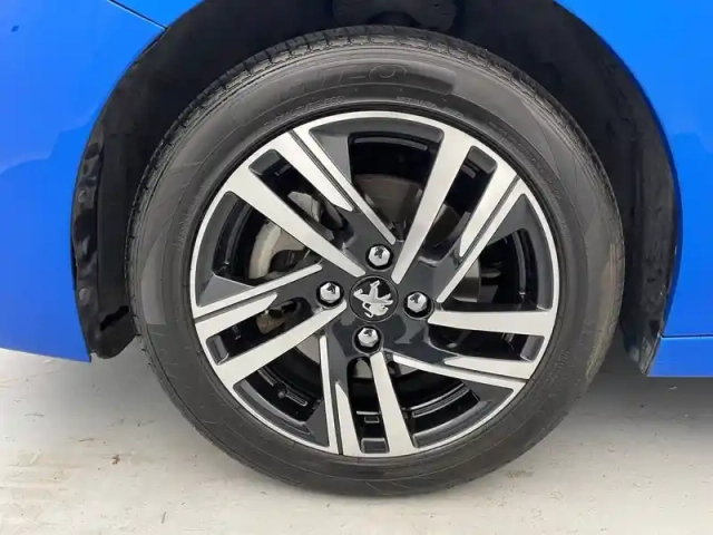 Peugeot 208 puretech 100 s&amp;s bvm6 — photo 17