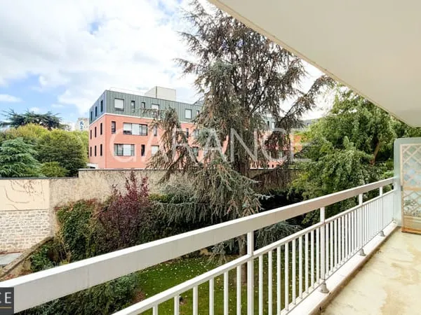Appartement 3 pièces avec GRAND BALCON sur JARDIN et BEAU P