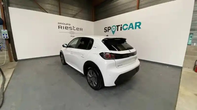 Peugeot 208 electrique 50 kwh 136ch — photo 34