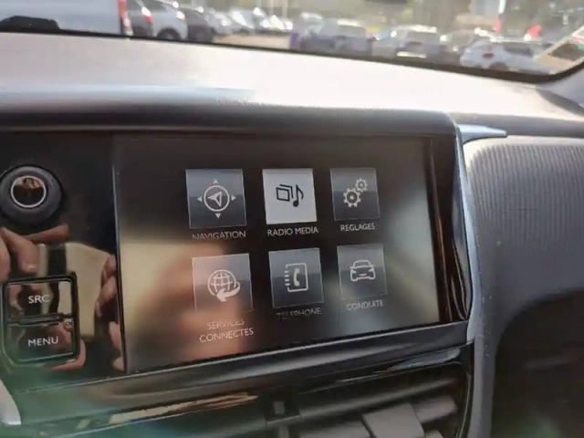 Peugeot 2008 1.2 puretech 110ch s&amp;s bvm5 — photo 9