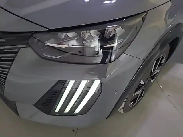 Peugeot 208 hybrid 110 e-dcs6 — photo 35