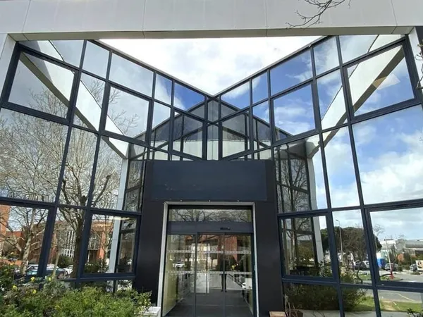 Bureau 106 m²