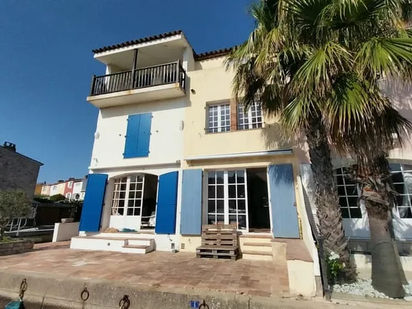 PORT GRIMAUD UNE OPPORTUNITÉ RARE À RÉINVENTER pour un pro