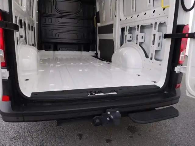Volkswagen Crafter fg 30 l3h3 2.0 tdi 140ch business traction — photo 6