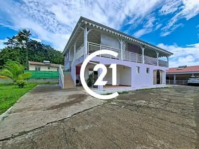 A LOUER : LAMENTIN - HAUT DE VILLA T4 MEUBLE - 93 M2 -