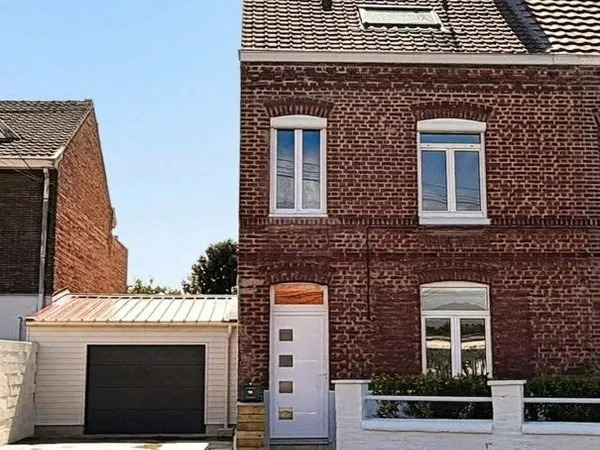 Semi-individuelle rénovée - 4 chambres - Jardin et Garage