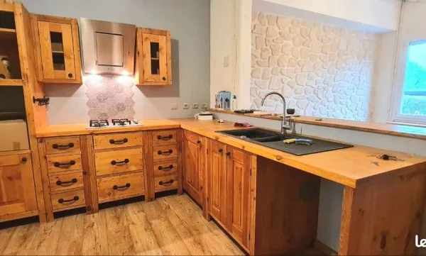 Maison de ville bien située 2 ch