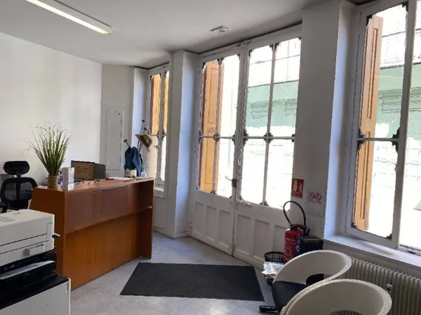 Bureau 70 m²