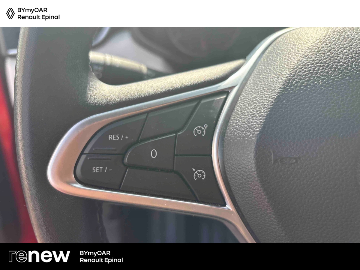 Renault Clio TCe 90 — photo 17