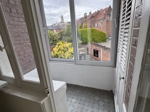 Loue bel appartement traversant centre-ville