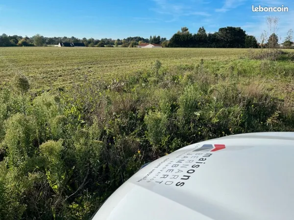Terrain 582 m² Murs Erigne