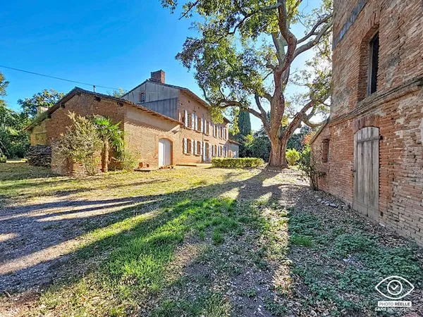 Aureville - Propriété de caractère de 213 m² avec dépendances sur un parc de plus de 1 hectare