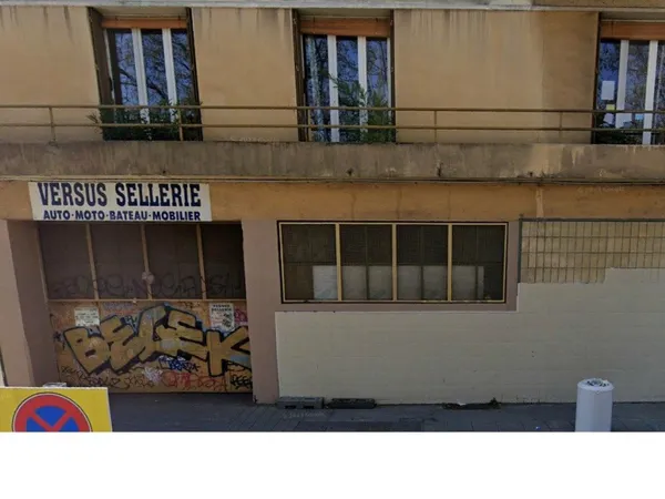 LOCAL COMMERCIAL 240 m² PLACE SAINT BRUNO