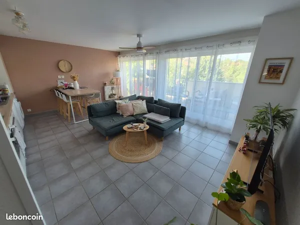 T3 dernier étage avec terrasse et parking sous sol Saint Pierre d'irube