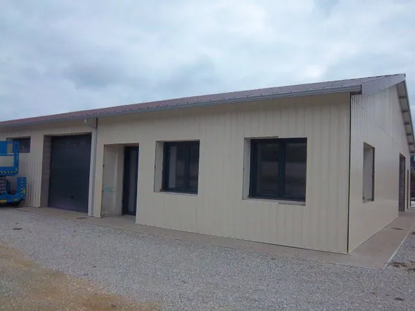 Entrepôt 91 m²