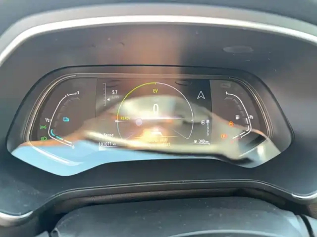Renault Captur e-tech 145 - 21 — photo 17