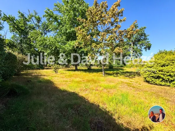 Terrain 900 m²