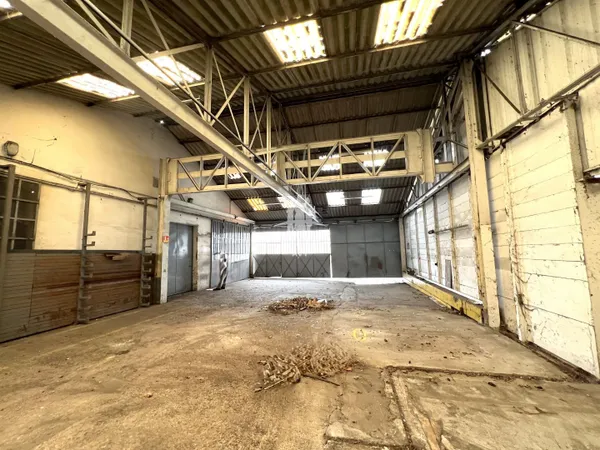 A vendre , Douains ( 27120 ) , Local d'activite  915 m2