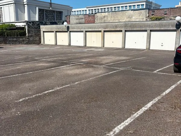 Place de parking à louer - Le Havre