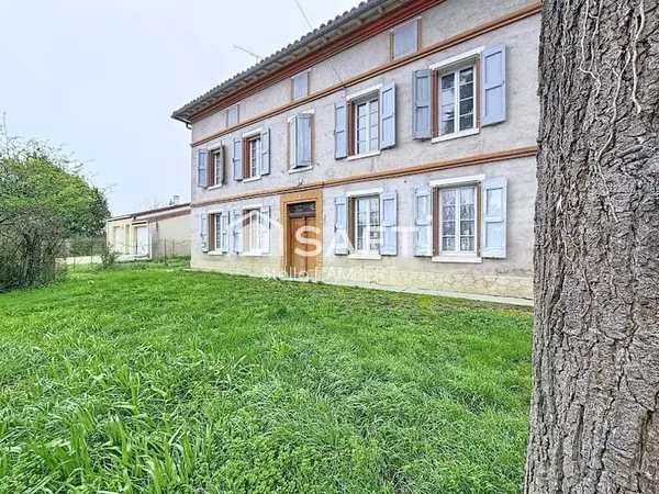 Maison 8 pièces 332 m²