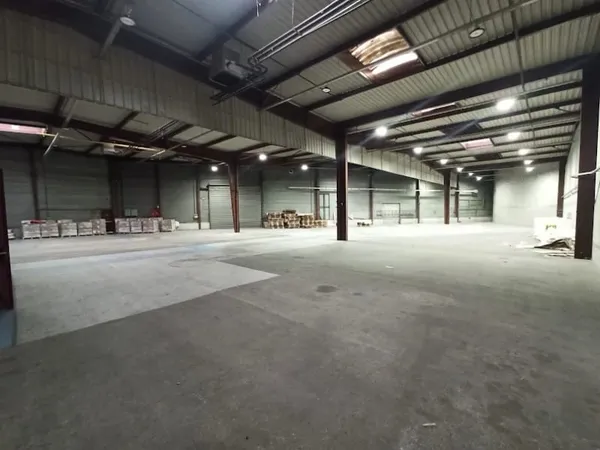 Local 1400 m²