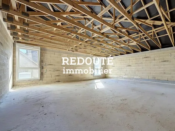 PLATEAU DE 54 m² AU 2ÈME ET DERNIER ÉTAGE - À AMÉNAGER