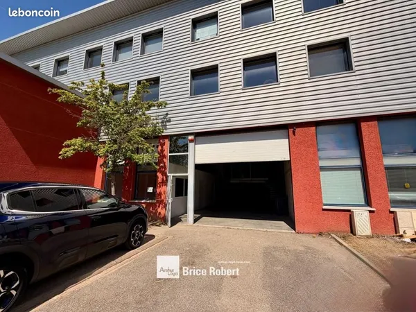 Local d'activité 156 m²
