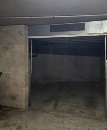 Box a loue de 22m2