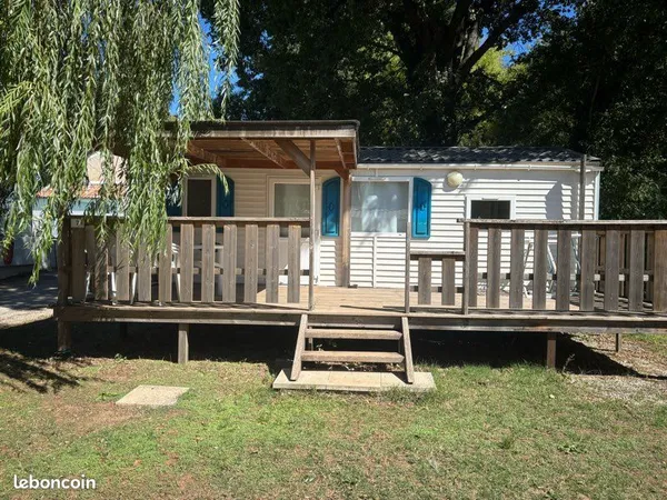 Mobilhome 2 chambres avec terrasse sur emplacement à l'année