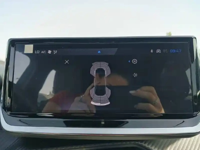 Peugeot 2008 hybrid 145 e-dcs6 — photo 21