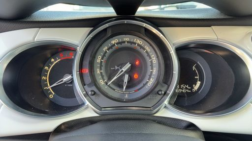 DS DS3 1.6 BlueHDi 100 - Sport Chic – 2016 – 169464 km – Diesel – Boîte Manuelle — photo 19