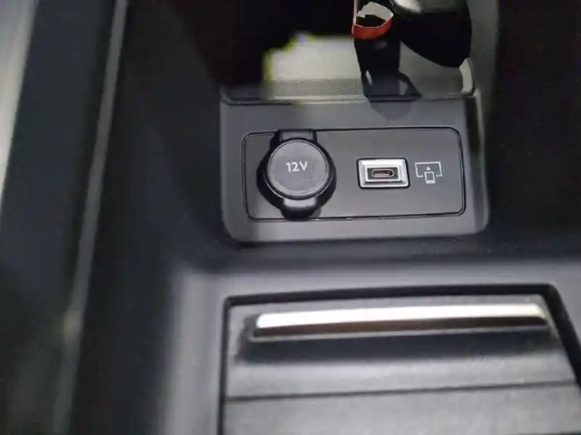 Peugeot 308 phev 180 e-eat8 — photo 26